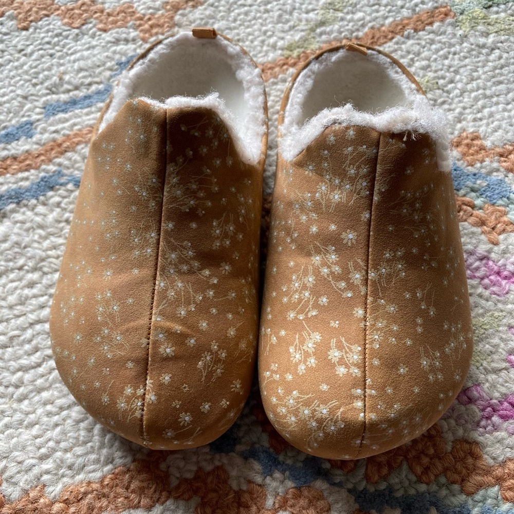 Oshkosh B'Gosh Shearling-Lined Clogs 13